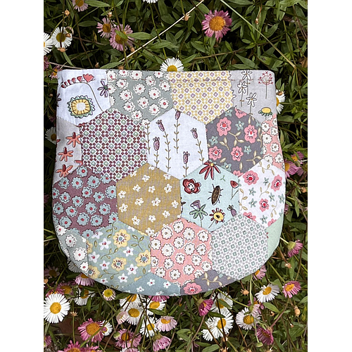 Daisy Do Pouch, Pattern by Anni Downs, Hatched and Patched
